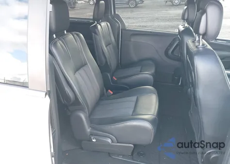 2015 Chrysler Town & Country S z USA, uszkodzony, nr VIN 2C4RC1HG6FR720097